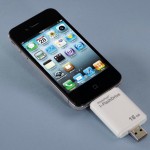 Auf dem i-Flashdrive belangen via USB Daten auf dem Speicherstick und von dort auf iPhone, iPad und iPod touch