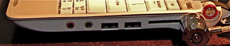 Die Schnittstellen auf der rechten Seite des Acer Aspire One 