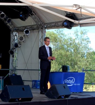Geschäftsführer Intel D auf seinem 40-Jahre-Montevina-Event