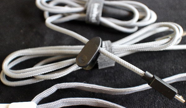 Inateck MercuryBox: Hochwertige USB- und Audiokabel gibt es dazu