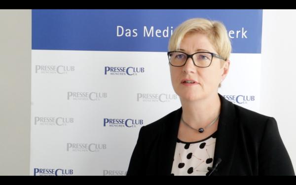 Rita Pleus von IBM über die Mainframe-Maschine IBM z14