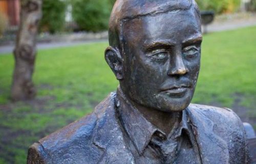 Alan Turing, Erfinder des Turing-Tests zur Bestimmung von funktionierenden KI-Algorithmen